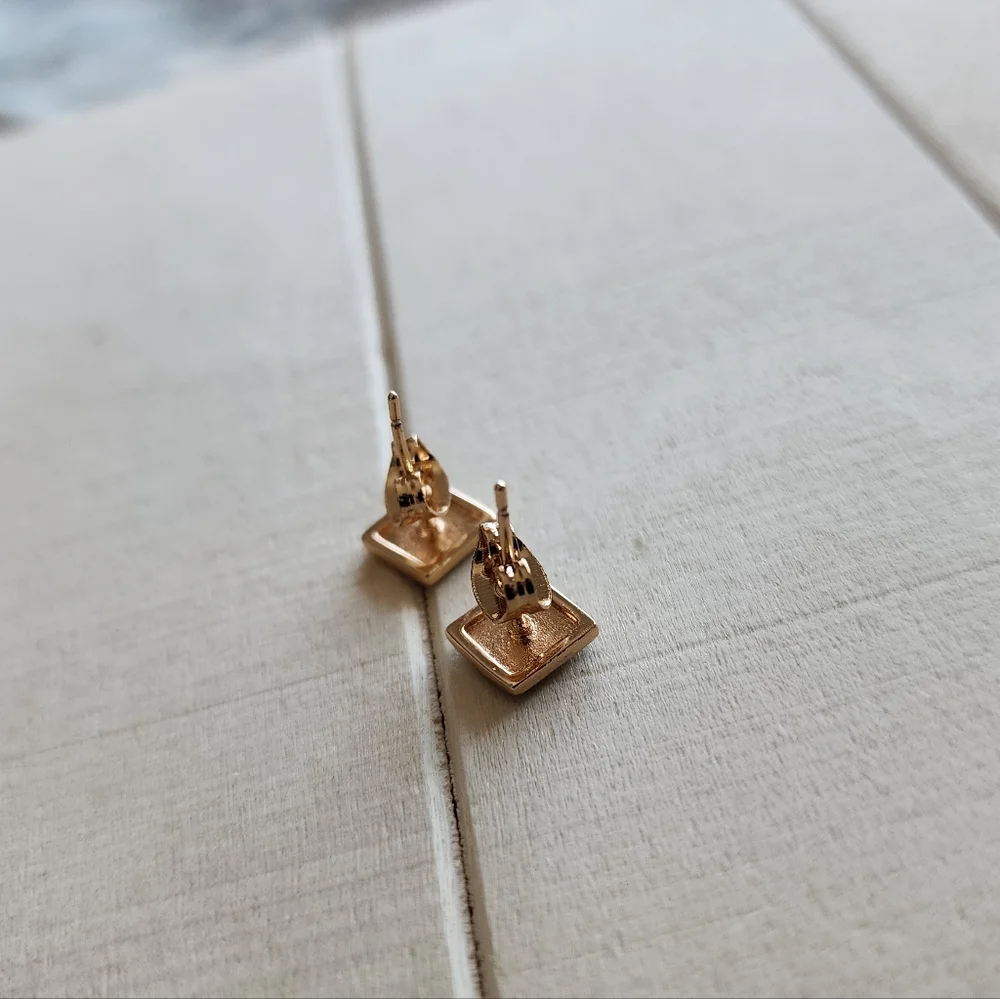 Two tone stud earrings - Picture 3 of 5